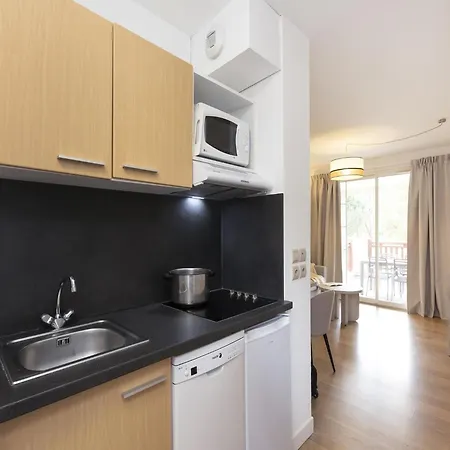 别墅 Detached With A Private Pool Near