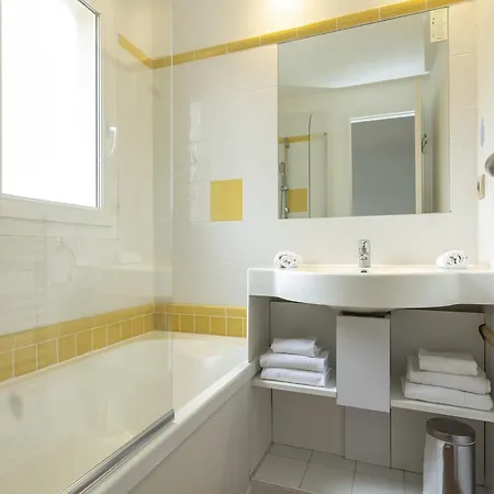 Detached With A Private Pool Near * 居让梅斯特拉