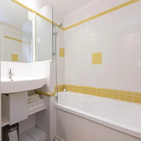 别墅 Detached With A Private Pool Near