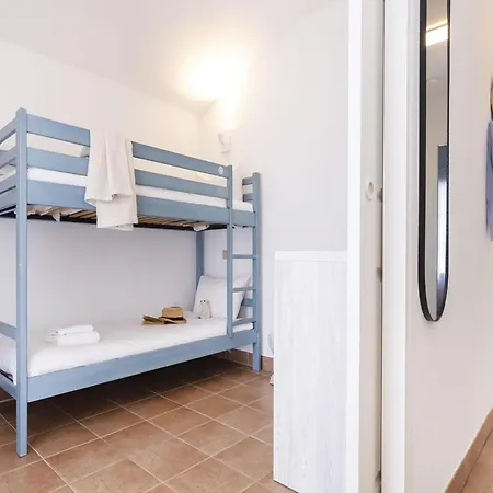 Detached With A Private Pool Near 别墅 *