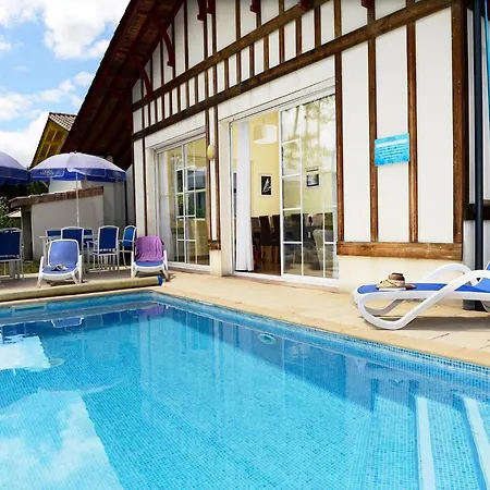 别墅 Detached With A Private Pool Near *